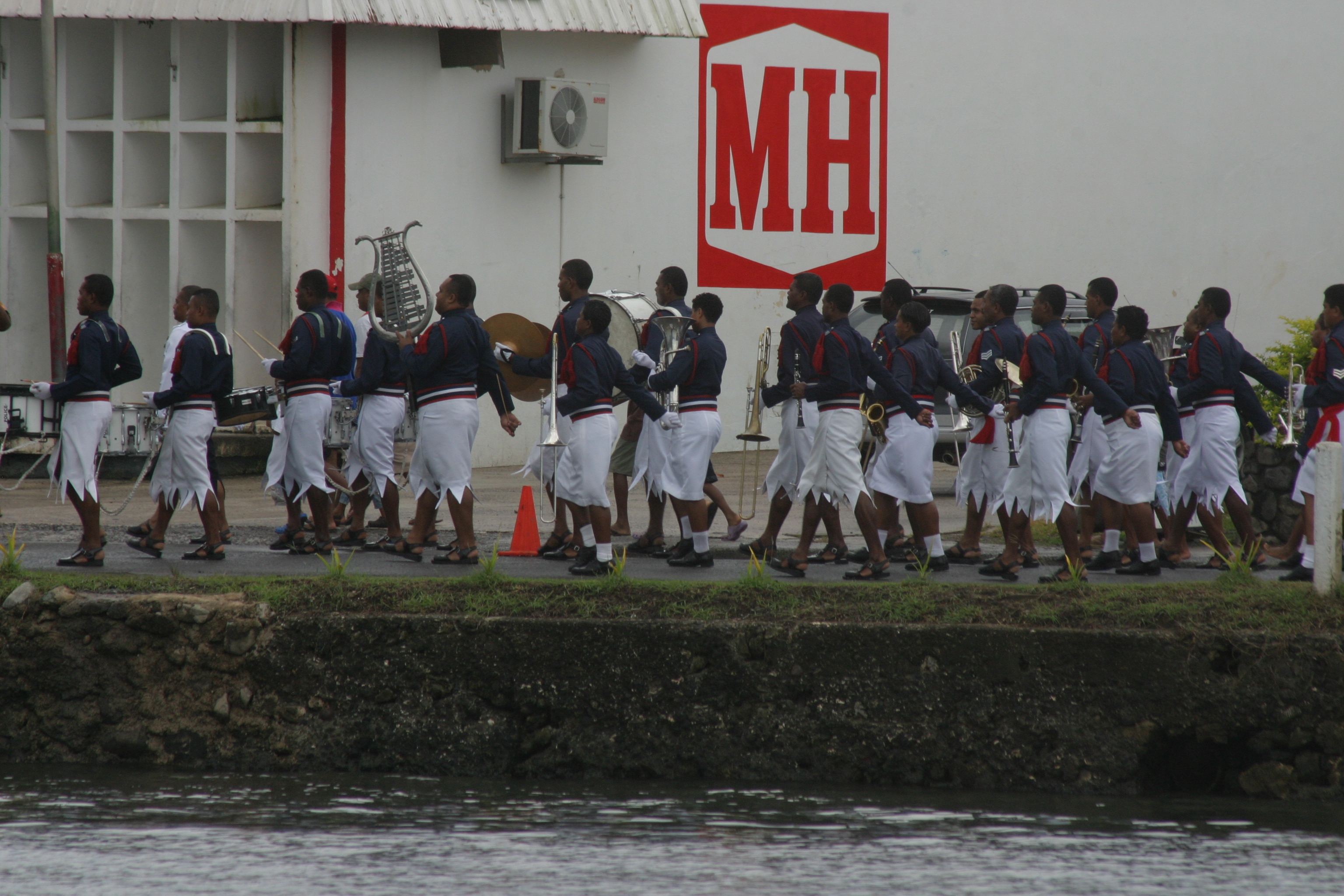 081 081